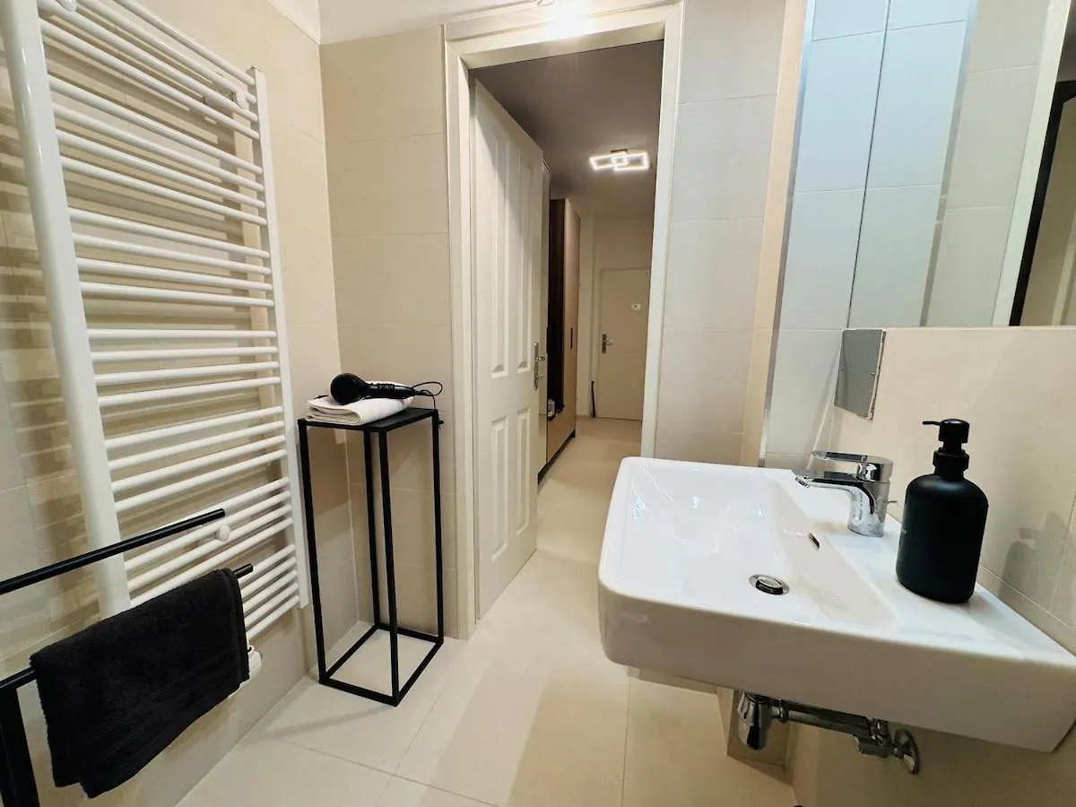 Cozy Apartment Next To Subway Station & Parking Vienna