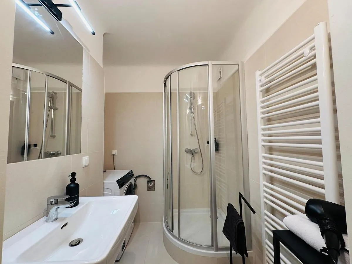 Cozy Apartment Next To Subway Station & Parking Vienna