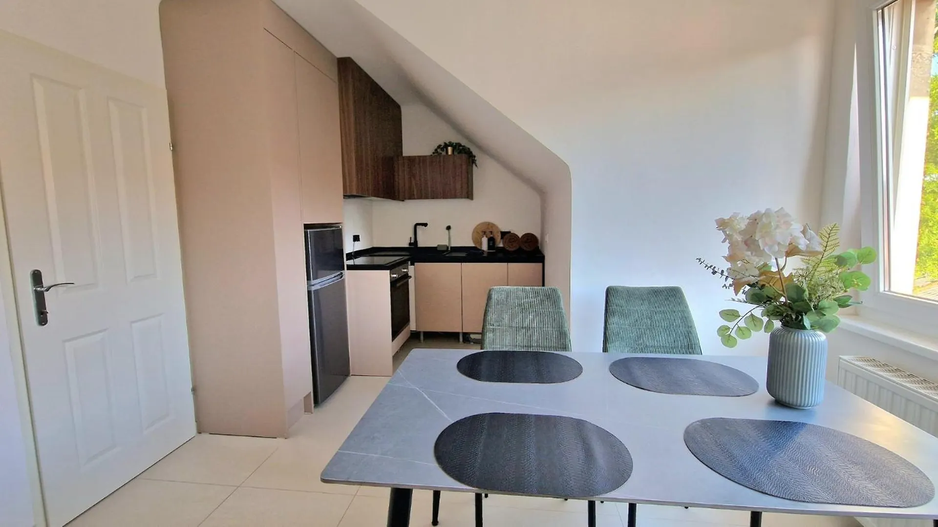 Cozy Apartment Next To Subway Station & Parking 维也纳 0*,